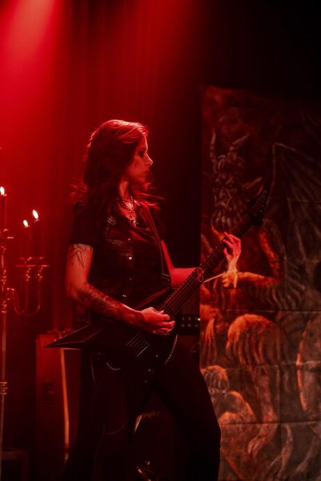 Tainá Bergamaschi – CRYPTA